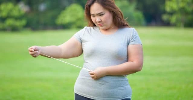 Ăn uống điều độ nhưng cholesterol vẫn tăng? Lý do nhiều phụ nữ sau 40 bất ngờ khi đi khám